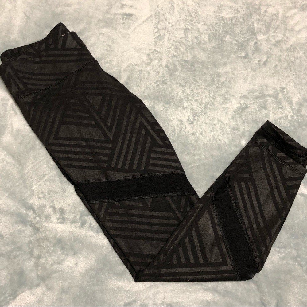 Old Navy workout leggings - size Medium